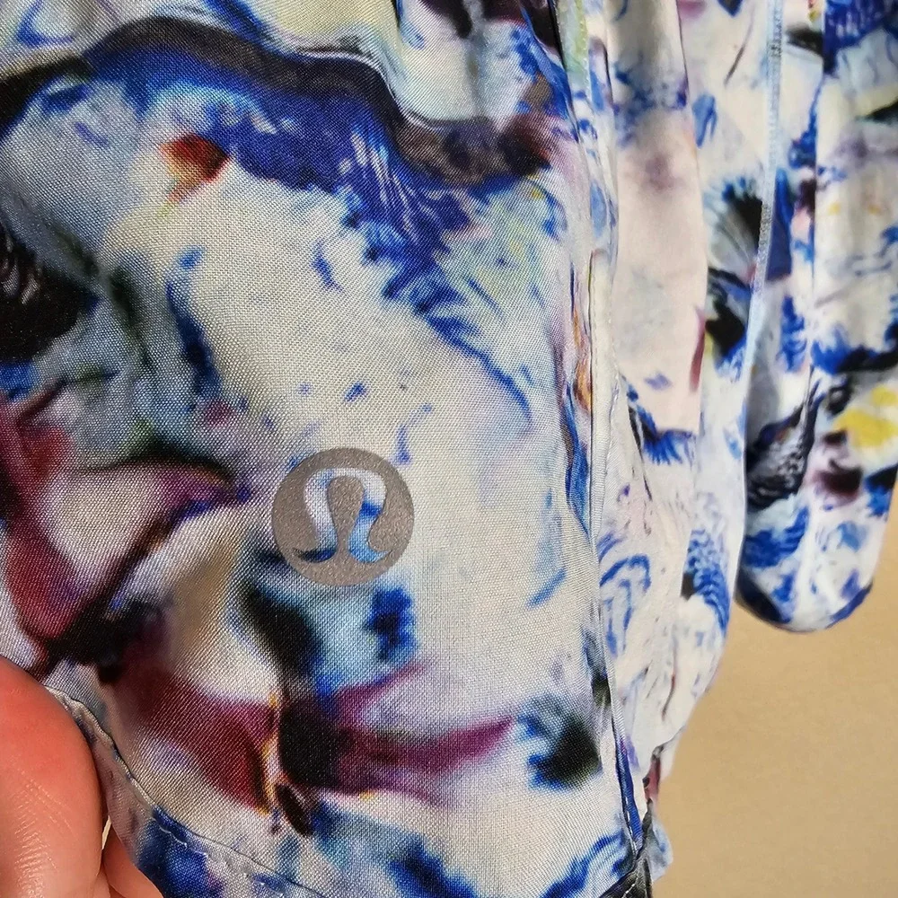 Lululemon Tracker Short V 4 Exposure Multi Blue Abstract Running Shorts Size 10